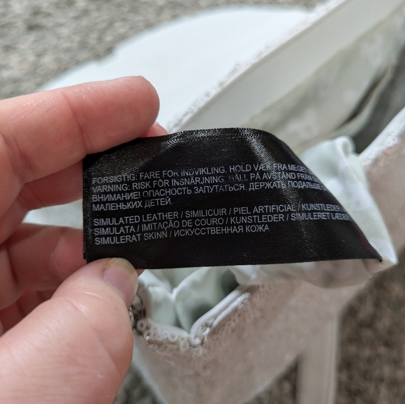 Disney Loungefly White Sequin Minnie Mouse Crossbody Bag - Picture 15 of 16